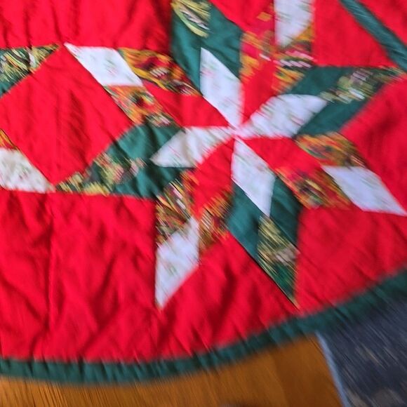 Vintage 52” Red White Green Quilted Star Country Christmas Quilt Tree Skirt - Picture 5 of 6